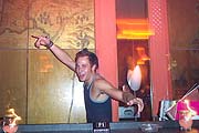 DJ & eigene Musik im Golden Room (Bild: Marikka-Laila Maisel)